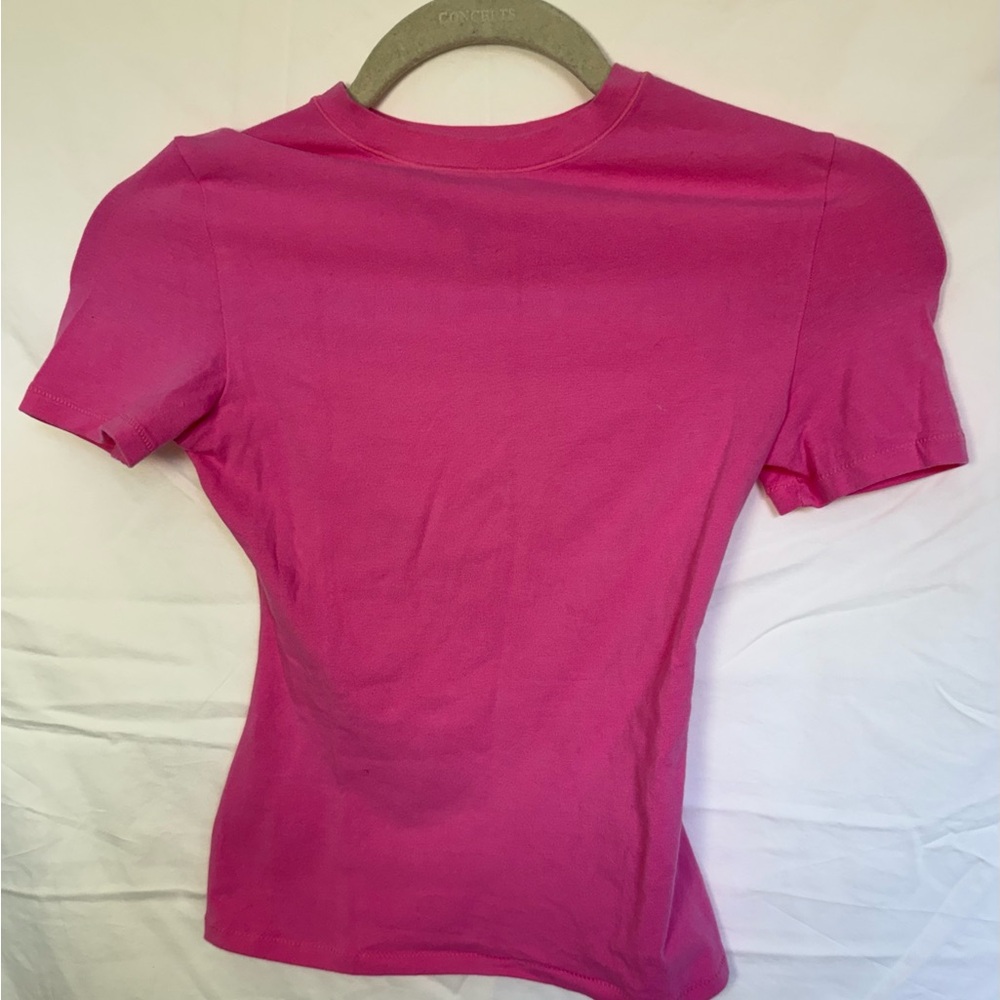 SKIMS Short Sleeve Tee in Bright Pink